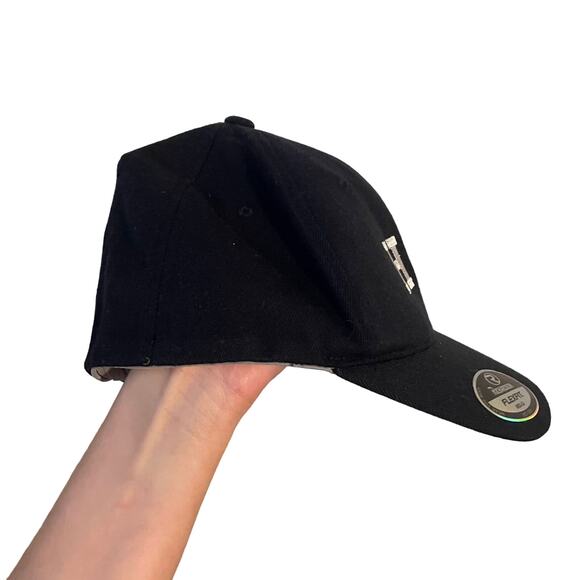 h and b fitted hat - Picture 2 of 4